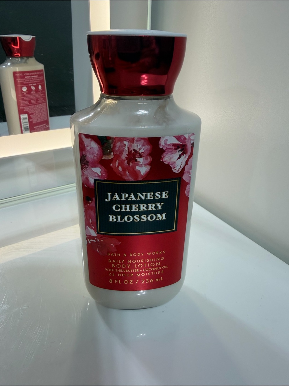 Bath & Body Works Japanese Cherry Blossom Lotion - Red